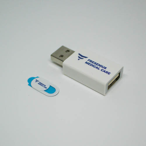 USB data blocker a krytka kamery jako ochrana dat a soukromí